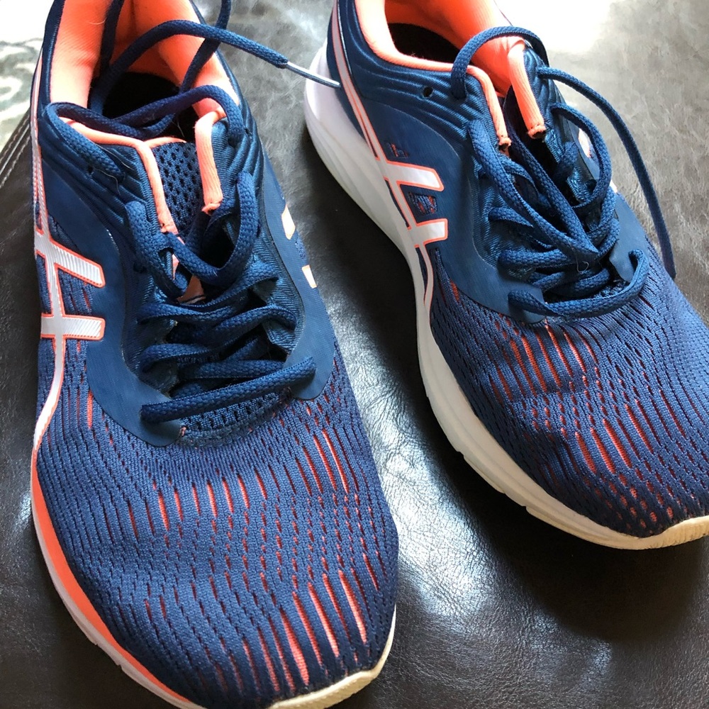ASICS Gel Pulse 11 running shoes, size 9M, EUC